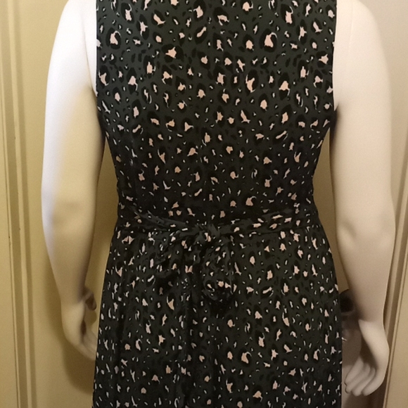 Dress - Picture 6 of 7